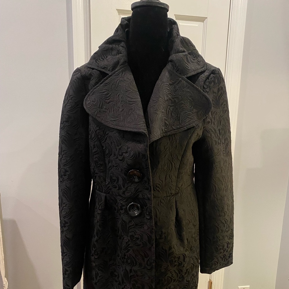 Black Trench Coat with Wide Notched Lapel and Structured Silhouette